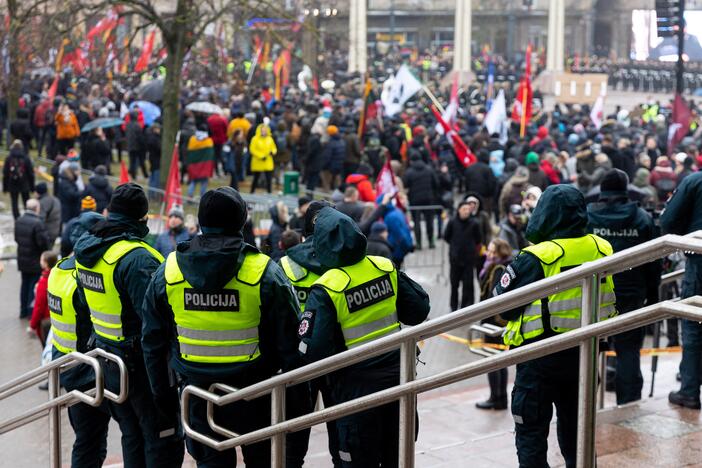 Prezidentas: valdžia nesikalba su nepatenkintais žmonėmis, todėl šie protestuoja