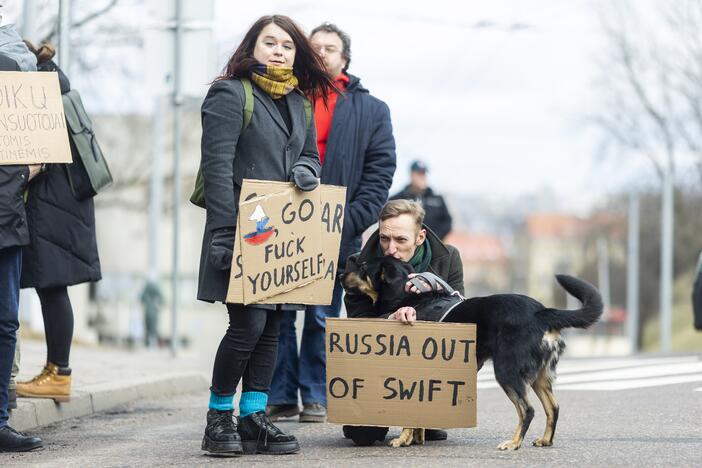 Protestas prie Vokietijos ambasados už sankcijų taikymą Rusijai 