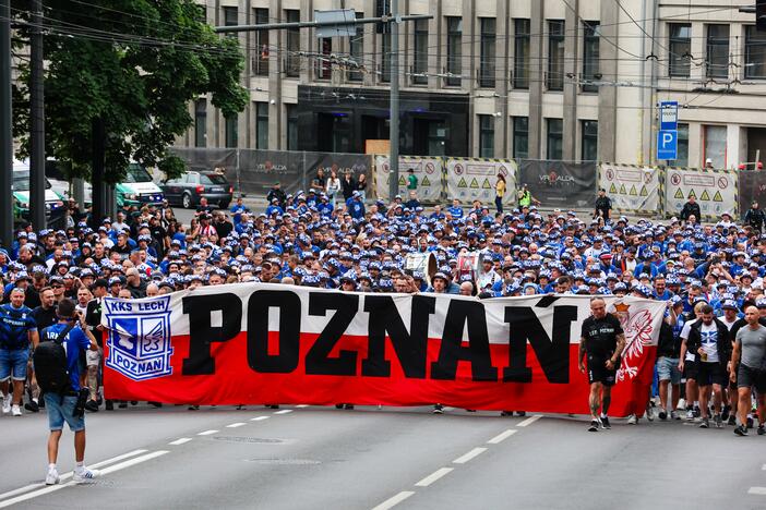 Pozanės „Lech“ sirgalių eisena į Dariaus ir Girėno stadioną