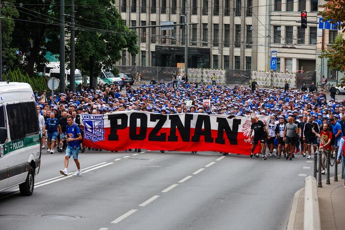 Pozanės „Lech“ sirgalių eisena į Dariaus ir Girėno stadioną