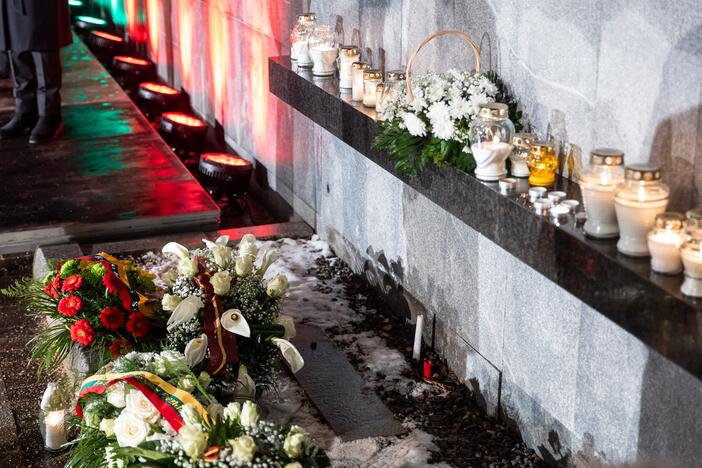 Atminimo laužų uždegimo ceremonija prie Vilniaus televizijos bokšto