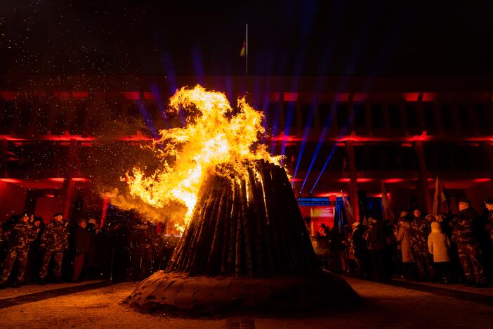 Atminimo laužų uždegimo ceremonija Nepriklausomybės aikštėje