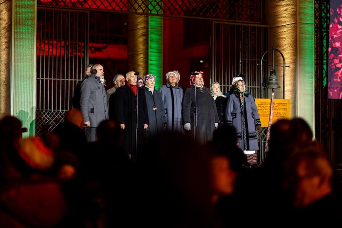 Atminimo laužų uždegimo ceremonija Nepriklausomybės aikštėje