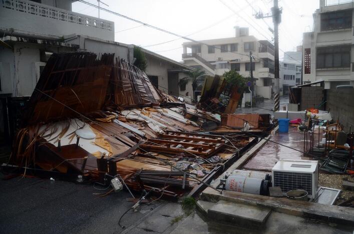 Galingas taifūnas „Neoguri“ niokoja Japonijos Okinavos salas