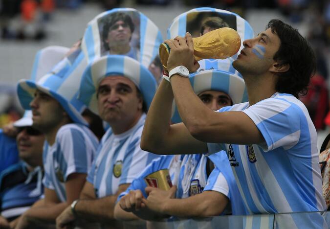 Pasaulio futbolo čempionato pusfinalis: Olandija - Argentina