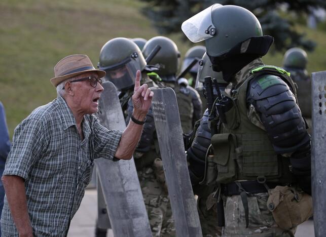 Minske atsinaujino milicijos ir opozicijos protestuotojų susirėmimai