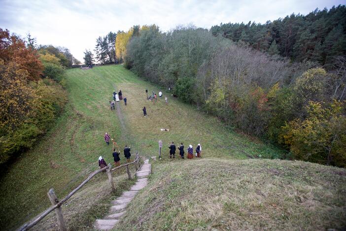 Archeologiniai kasinėjimai Pyplių piliakalnyje