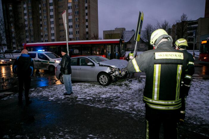 Šilainiuose – trijų automobilių avarija