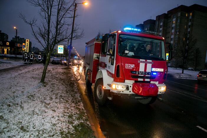 Šilainiuose – trijų automobilių avarija