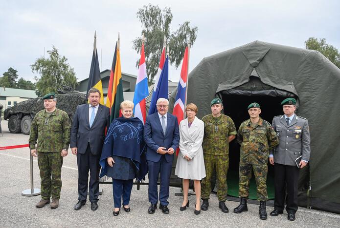 NATO karius aplankė prezidentai