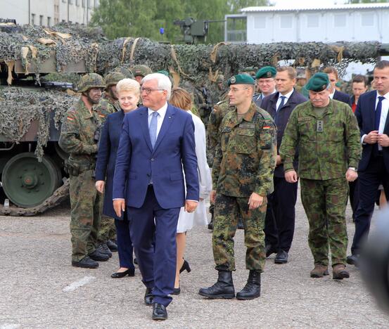 NATO karius aplankė prezidentai