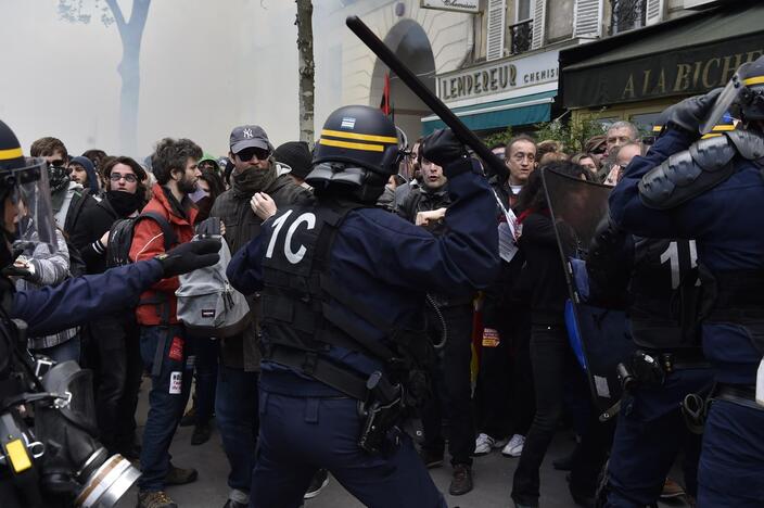 Policijos ir demonstrantų susirėmimai Prancūzijoje