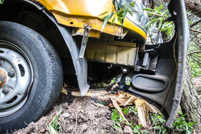 Šilainiuose nuo skardžio nuvažiavo maršrutinis autobusas