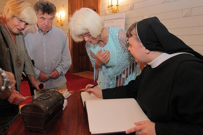 Seserų benediktinių paramos renginys