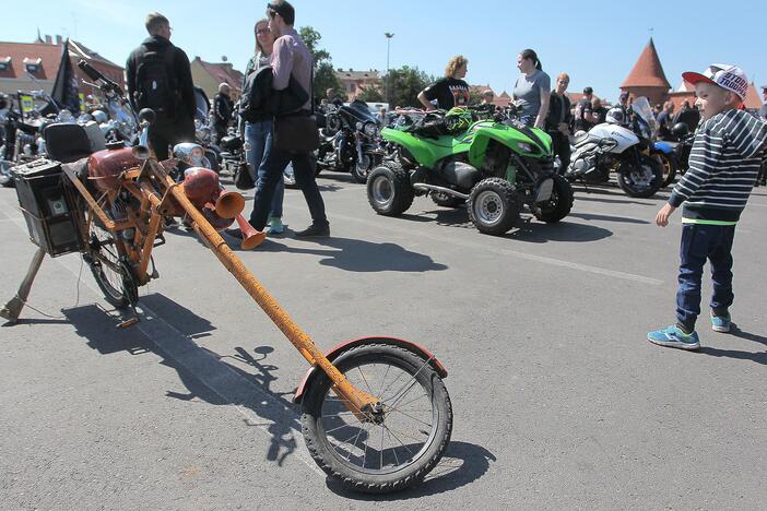 „Bike Show Millennium“ akimirkos