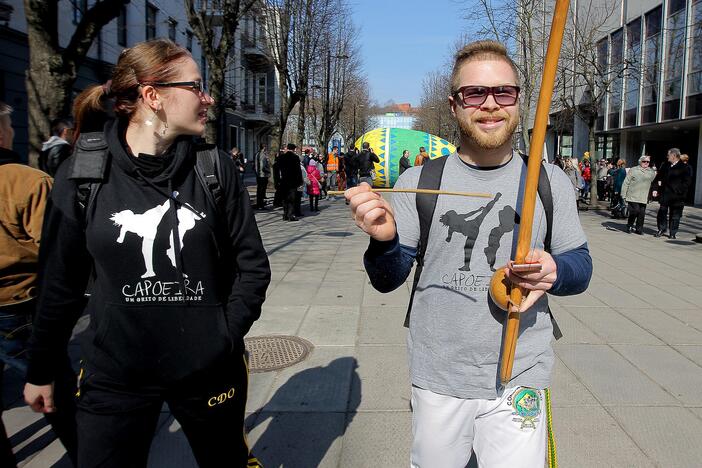 Studentai Kauno centre rideno rekordinį margutį.