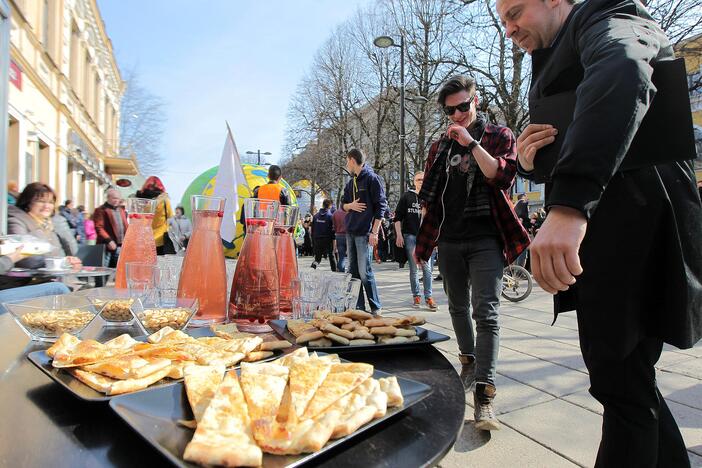 Studentai Kauno centre rideno rekordinį margutį.