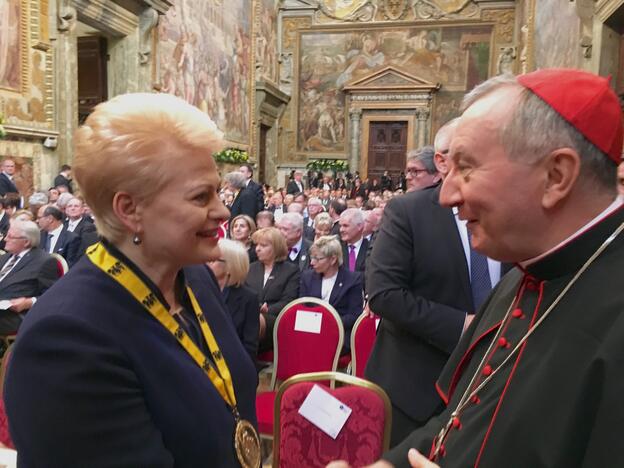 D. Grybauskaitė dalyvavo popiežiaus apdovanojimo ceremonijoje