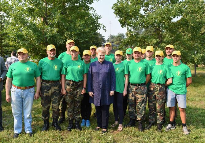 Prezidentė – Lietuvos šaulių sąjungos vasaros stovykloje