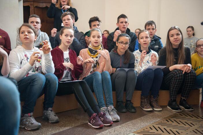 Malda gestų kalba Kauno šv. Pranciškaus Ksavero bažnyčioje