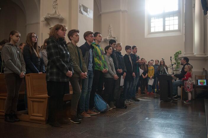 Malda gestų kalba Kauno šv. Pranciškaus Ksavero bažnyčioje