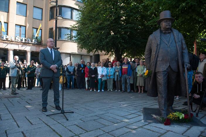 Iškilmingai atidengtas J.Vileišio paminklas