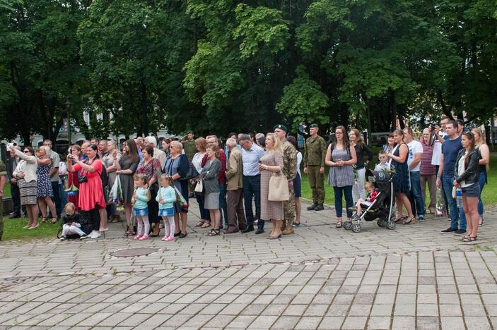 Prisiekė nauja karininkų laida