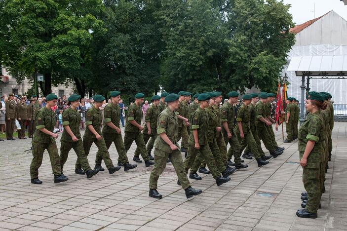 Prisiekė nauja karininkų laida