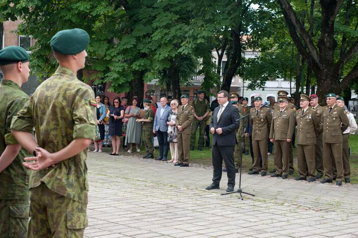 Prisiekė nauja karininkų laida