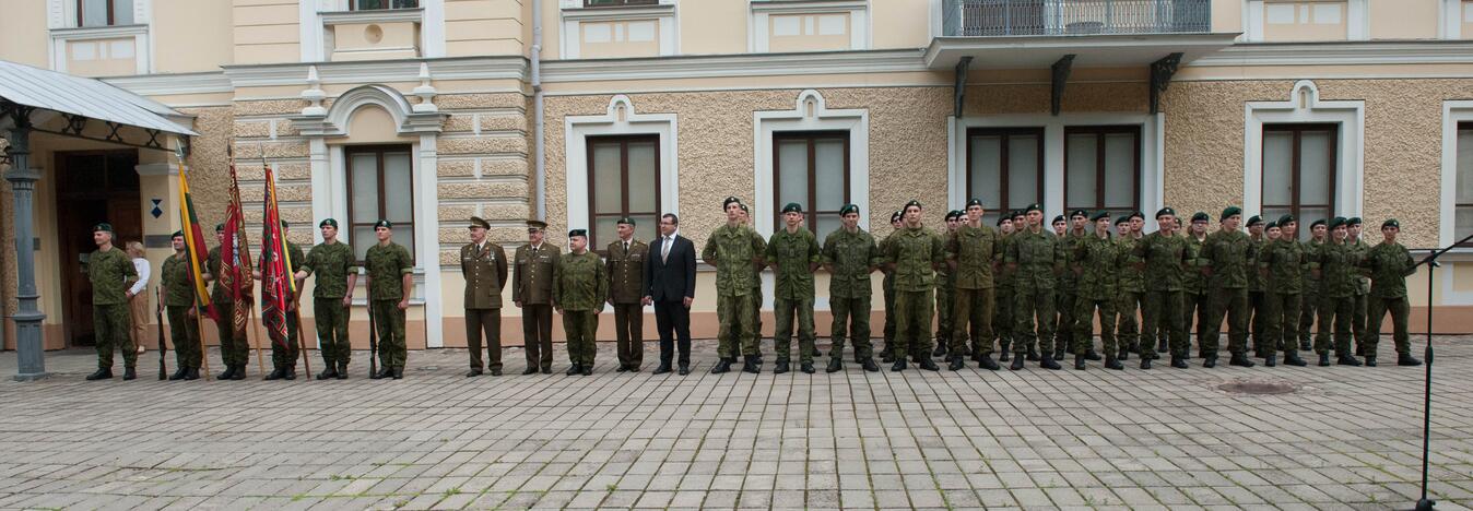 Prisiekė nauja karininkų laida