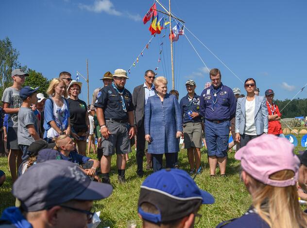 Prezidentei įteiktas garbingiausias skautų apdovanojimas