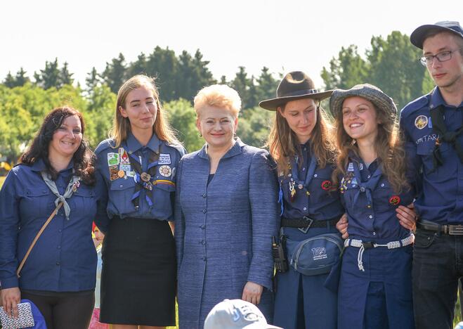 Prezidentei įteiktas garbingiausias skautų apdovanojimas