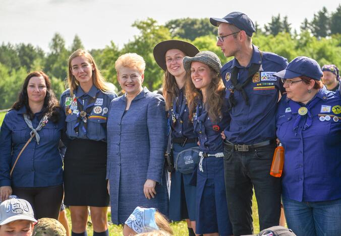 Prezidentei įteiktas garbingiausias skautų apdovanojimas