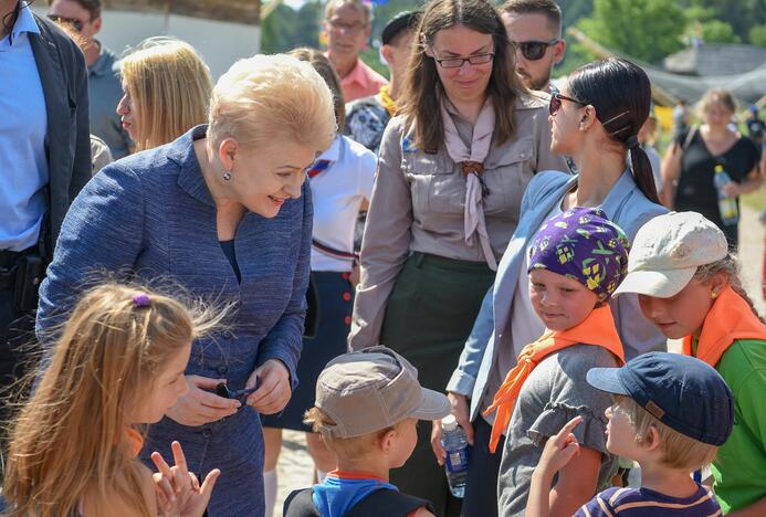 Prezidentei įteiktas garbingiausias skautų apdovanojimas