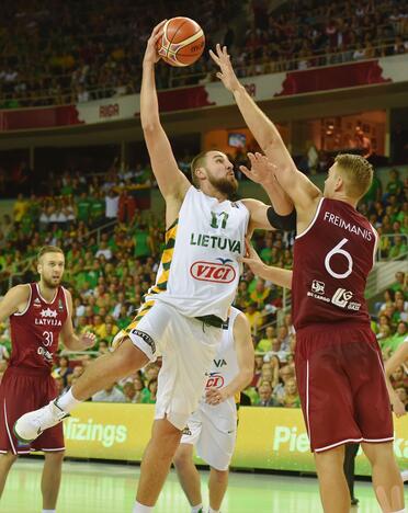 Europos krepšinio čempionatas: Lietuva - Latvija 68:49