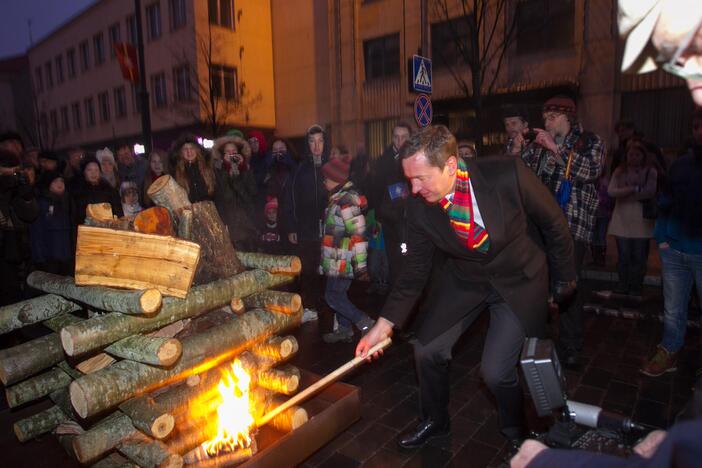 Sostinėje uždegta 16 simbolinių laužų 