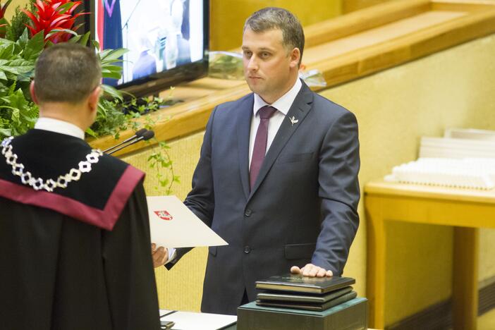 Naujas Seimas susirinko į pirmąjį posėdį