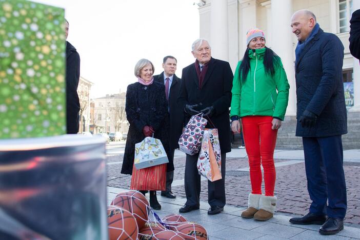 Kelionę po Lietuvą pradėjo Kalėdų karavanas