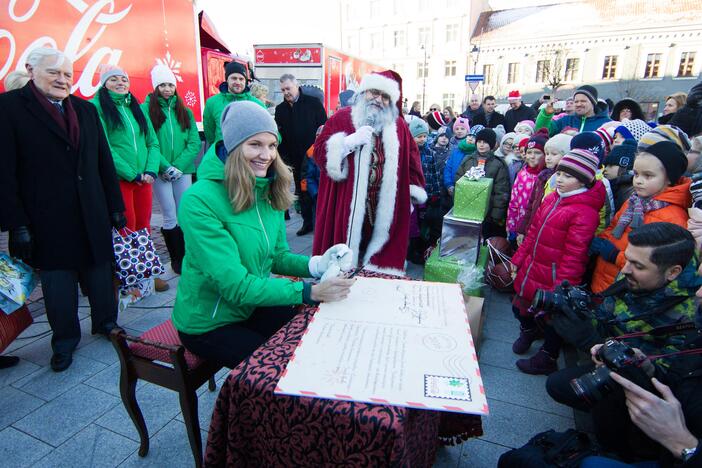 Kelionę po Lietuvą pradėjo Kalėdų karavanas