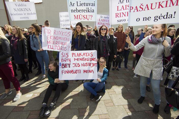 Edukologijos universiteto studentai surengė piketą