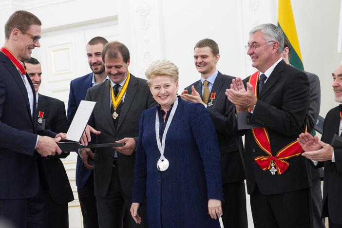 Prezidentė apdovanojo sidabrą iškovojusius krepšininkus