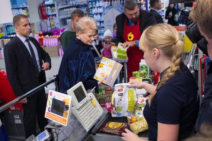 Prezidentė dalyvavo „Maisto banko“ akcijoje