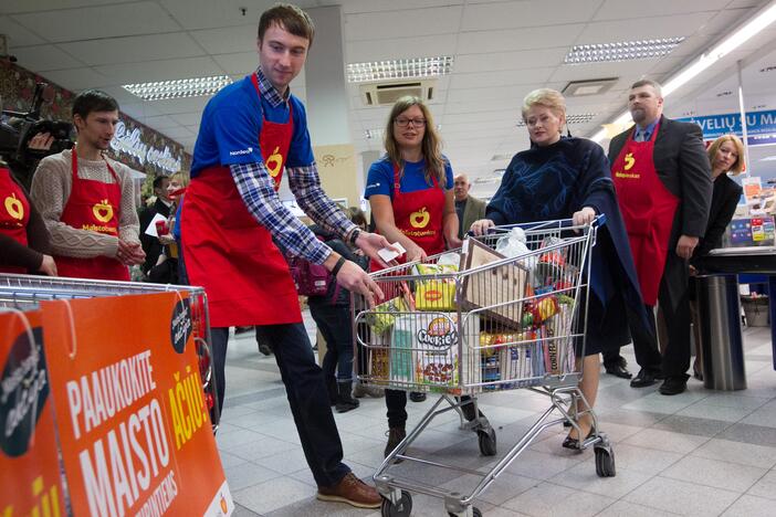 Prezidentė dalyvavo „Maisto banko“ akcijoje