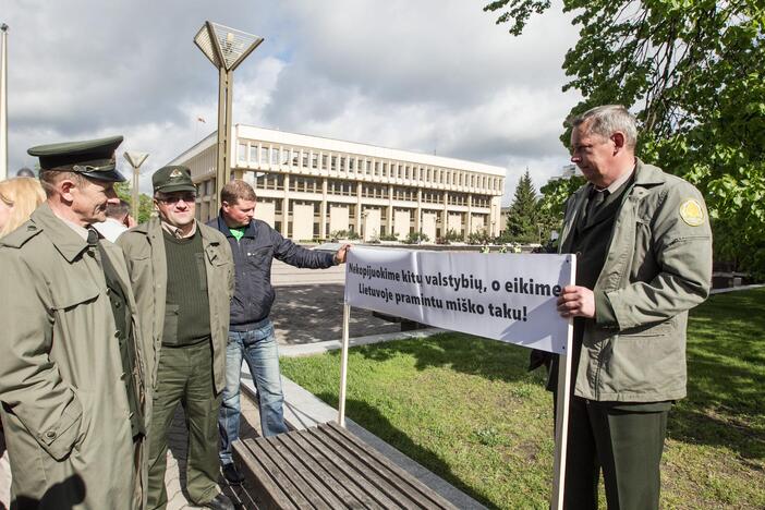 Miškininkų protestas prie Seimo