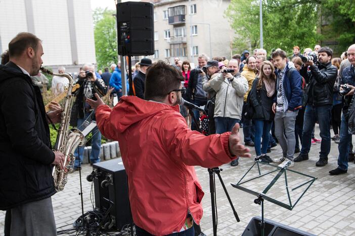 Sostinėje – J. Lennono paminklas ir skveras