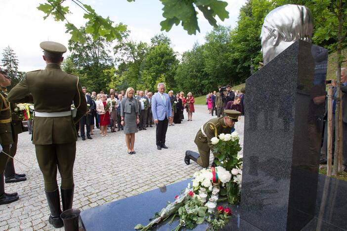 Paminėtos A. M. Brazausko mirties metinės