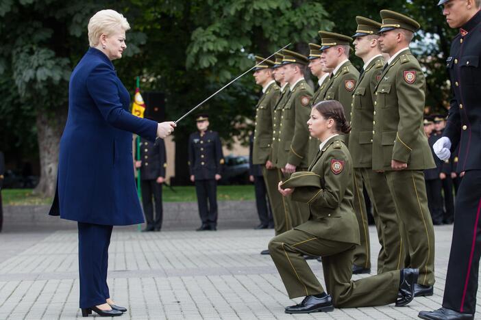 Kariūnams suteikti leitenanto laipsniai