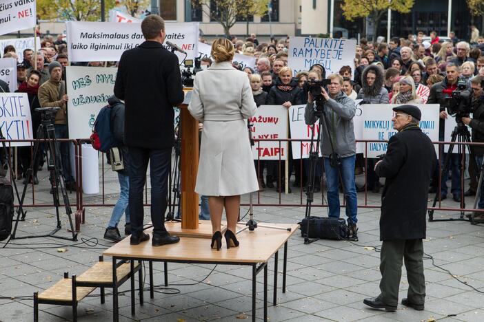 Tautinės mažumos vėl surengė protestą