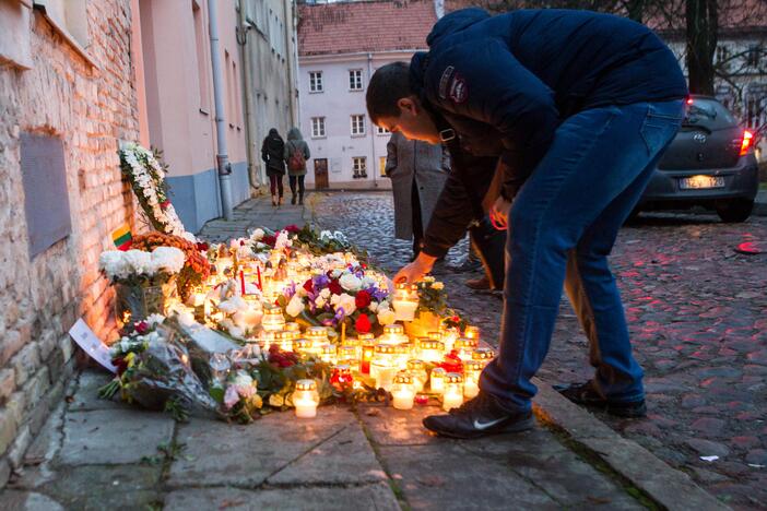 Žvakutės prie Prancūzijos ambasados