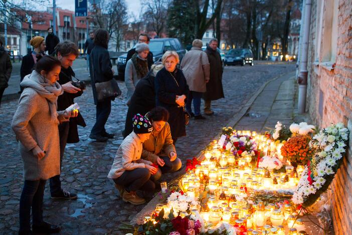 Žvakutės prie Prancūzijos ambasados